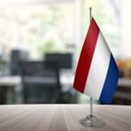 Özgüvenal Hollanda Masa Bayrağı Direksiz 15 x 22,5 cm