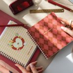 Paperora 15X16 Spiralli Karton Kapak 2'li Düz Çizgisiz Not Defter Seti - Elma - 1 Adet - Çok Renkli 3