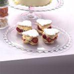 Paşabahçe 26 cm Patisserie Servis Tabağı Papatya Temalı Kıvrımlı Tasarım ile Şık Sunum