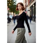 PayBuy Kadın Fitted Havuz Yaka İnce Triko Crop Bağlama Detaylı Uzun Kollu Modern Şık Günlük Kazak