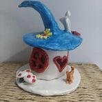 Peri Cüce Ev Mumluk, El Yapımı Seramik, Mavi ve Kırmızı, 17x17 cm, Dekoratif Tasarım