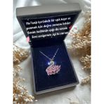 Perry Accessories Işıklı Kutuda Kararmaz Çelik Pembe Zirkon Taş Kuğu Kolye Hediye Seti Sevgiliye Anlamlı Hediye