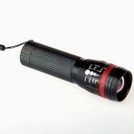 Pi İthalat Power Ledli ve Zoomlu 2 km Menzilli Alüminyum El Feneri