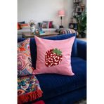Pilloveland Punch Nakışlı Kırlent Kılıfı - 43*43 Cm - Çilek - PNK001