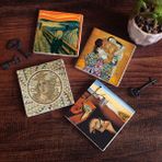 Pinecone Stone Salvador Dalí Belleğin Azmi, Çığlık, Mozaik Serisi, Gustav Klimt Aile Kucaklama Taş Bardak Altlığı – 4’lü Set, 10x10 cm Dekoratif Masaüstü Koruyucu Doğaltaş Altlık |SC573|