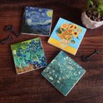 Pinecone Stone Van Gogh On İki Ayçiçekli Vazo, İrisler, Yıldızlı Gece, Badem Ağacı Taş Bardak Altlığı – 4’lü Set, 10x10 cm Dekoratif Masaüstü Koruyucu Doğaltaş Altlık |SC179|