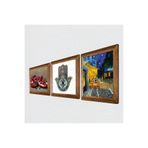 Pinecone Van Gogh Kafe Terasta Gece, Nar, Fatma Ana Eli (Hamsa) Taş Duvar Tablosu - Ahşap Çerçeveli Taş Tablo - 25x25 cm - 3 Parça Set - Dekoratif Duvar Sanatı - Modern Ev ve Ofis Duvar Dekoru W3-773