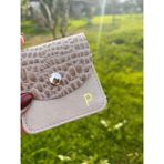 Pinkylola Design P Harf Detaylı Bej & Kroko Detaylı Deri Kare Model Mini Bozuk Para Cüzdan ,airpod Kılıf