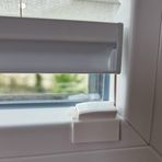 Pliseler için germe pabuçlu yapışkan plakalar - delmeden yapıştırma için sabitleme - Klemmfix alternatifi - evrensel uyumluluk - PVC ve alüminyum pencerelere kolay montaj - Almanya'da üretilmiştir