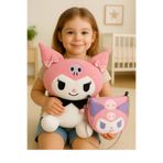 POLLYTOYS PELÜŞ OYUNCAKTA DÜNYA MARKASI Kuromi peluş oyuncak ve çanta ikisi set olarak bir arada geliyo üretici firma