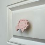 Pomerol Pembe Aslan Dolap Kulpu - Polyester Malzeme ile 5 cm x 4.2 cm Çocuk Odası ve Mutfak İçin Sevimli