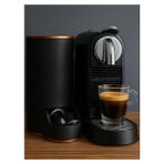 Premium Kapsül Kahve Dispenseri - 3D Tasarım Nespresso Uyumlu Karbon Dokulu Kahve Organizer & Estetik Kahve Köşesi Düzenleyici Stand