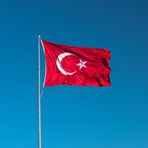 Premium Türk Bayrağı (500x750CM) - Nefes Alabilir 125gr Rashel Kumaş, Çift Dikişli, Sağlam Kulplu, UV ve Solmaya Karşı Dayanıklı, İç/Dış Mekan Kullanımı (500X750CM)