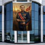 Punto Dizayn Askeri Üniformalı Atatürk Portresi Poster Bayrak Raşel Kumal 4x6 Metre ATA75