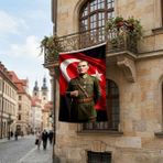 Punto Dizayn Askeri Üniformalı Başkomutan Mustafa Kemal Atatürk ve Türk Bayrağı Poster Bayrak Premium Raşel Kumaş ATA82