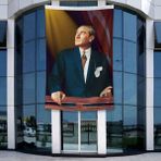 Punto Dizayn Atatürk ve Türk Bayrağı Poster Bayrak Raşel Kumal 4x6 Metre ATA13