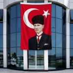 Punto Dizayn Ay Yıldız Kalpaklı Atatürk Portresi Poster Bayrak Raşel Kumal 4x6 Metre ATA43