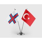 Punto Dizayn Faroe Adaları Bayrağı ve Türkiye Bayrağı Ikili Saten Masa Bayrağı Takımı