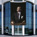 Punto Dizayn Istikbal Göklerdedir Atatürk Portresi Poster Bayrak Raşel Kumal 4x6 Metre ATA10