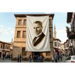 Punto Dizayn Kravatlı Takım Elbiseli Gazi Mustafa Kemal Atatürk Poster Bayrak Premium Raşel Kumaş ATA31