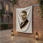 Punto Dizayn Kravatlı Takım Elbiseli Gazi Mustafa Kemal Atatürk Poster Bayrak Raşel Kumaş 100X150 cm ATA31