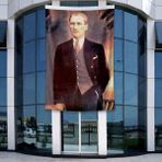 Punto Dizayn Siyah - Beyaz Mustafa Kemal Atatürk Silüeti ve İmza Poster Bayrak Raşel Kumal 4x6 metre ATA29