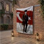 Punto Dizayn Takım Elbiseli Mustafa Kemal Atatürk Türk Bayrağı Önünde Poster Bayrak Raşel Kumaş 100X150 cm Ata1