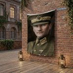 Punto Dizayn Üniformalı Atatürk Portresi Yakın Çekim Poster Bayrak Raşel Kumaş 100X150 cm ATA66