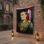 Punto Dizayn Üniformalı Gazi Mustafa Kemal Atatürk- Ay Yıldız Bayrak Poster Bayrak Raşel Kumaş 100X150 cm ATA17
