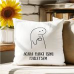Qoeuyl Boutique Acaba Hangi Işimi Halletsem Baskılı Komik Hediyelik Elyaf Dolgulu Saten Dekoratif Yastık - 39 x 39 cm - Beyaz