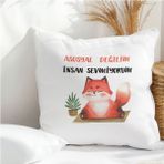 Qoeuyl Boutique Asosyal Değilim Insan Sevmiyorum Baskılı Komik Hediyelik Elyaf Saten Dekoratif Yastık - 28 x 28 cm - Beyaz