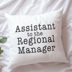 Qoeuyl Boutique Assistant To The Regional Manager Baskılı The Office Hediyelik Elyaf Dolgulu Dekoratif Yastık - 39 x 39 cm - Beyaz