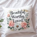Qoeuyl Boutique Beautiful Worthy Loved Mother Baskılı Anneler Günü Hediyelik Elyaf Dolgulu Saten Dekoratif Yastık - Beyaz