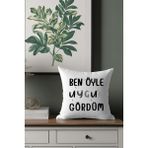 Qoeuyl Boutique Ben Öyle Uygun Gördüm Yazı Baskılı Eğlenceli Hediyelik Elyaf Dolgu Saten Mini Yastık - 28 x 28 cm - Beyaz