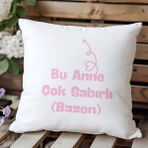 Qoeuyl Boutique Bu Anne Çok Sabırlı (Bazen) Baskılı Anneler Günü Hediyelik Elyaf Saten Dekoratif Yastık - 28 x 28 cm - Renkli