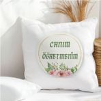 Qoeuyl Boutique Canım Öğretmenim Baskılı Öğretmenler Günü Hediyelik Elyaf Saten Dekoratif Yastık - 28 x 28 cm - Çok Renkli