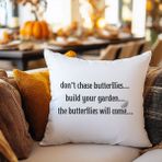 Qoeuyl Boutique Dont Chase Butterflies Baskılı Motivasyon Hediyelik Elyaf Saten Dekoratif Yastık - 28 x 28 cm - Beyaz