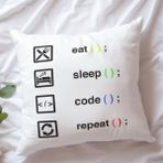 Qoeuyl Boutique Eat Sleep Code Repeat Yazılımcı Baskılı Elyaf Dolgulu Hediyelik Yastık - 28 x 28 cm - Beyaz