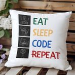 Qoeuyl Boutique Eat Sleep Code Repeat Yazılımcı Baskılı Elyaf Dolgulu Hediyelik Yastık - 39 x 39 cm - Çok Renkli
