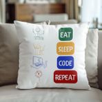 Qoeuyl Boutique Eat Sleep Code Repeat Yazılımcı Baskılı Elyaf Dolgulu Hediyelik Yastık - 39 x 39 cm - Renkli