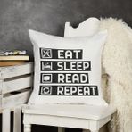 Qoeuyl Boutique Eat Sleep Read Repeat Baskılı Elyaf Dolgulu Hediyelik Yastık - 39 x 39 cm - Beyaz