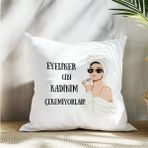 Qoeuyl Boutique Eyeliner Gibi Kadınım Çekemiyorlar Baskılı Komik Hediyelik Elyaf Dolgulu Saten Dekoratif Yastık - 39 x 39 cm - Beyaz