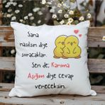 Qoeuyl Boutique Karıma Aşığım Diyeceksin Baskılı Eş Sevgili Hediyelik Elyaf Dolgulu Dekoratif Yastık - 28 x 28 cm - Beyaz