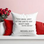 Qoeuyl Boutique Michael Scott Baskılı The Office Hediyelik Elyaf Saten Dekoratif Yastık - 28 x 28 cm - Beyaz