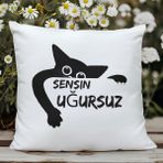 Qoeuyl Boutique Sensin Uğursuz Baskılı Komik Hediyelik Elyaf Saten Dekoratif Yastık - 28 x 28 cm - Beyaz
