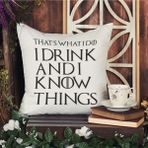 Qoeuyl Boutique That's What I Do Baskılı Game Of Thrones Hediyelik Elyaf Dolgulu Dekoratif Yastık - 28 x 28 cm - Beyaz