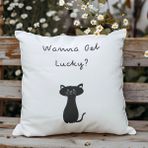 Qoeuyl Boutique Wanna Get Lucky Şans Kedisi Baskılı Hediyelik Elyaf Dolgulu Saten Dekoratif Yastık - 28 x 28 cm - Beyaz