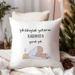 Qoeuyl Boutique Yıkıldıysak Yatarız Kalkmaya Gerek Yok Baskılı Komik Hediyelik Elyaf Dolgulu Saten Dekoratif Yastık - 28 x 28 cm - Beyaz