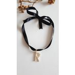 R HARF TARZ İNCİLİ KURDELA CHOKER KOLYE