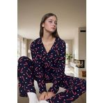 Rahat Viskoz Pijama Takımı; Yılbaşı Desenli Düğmeli Geniş Paça Shally Dokuma Konforlu Kesim